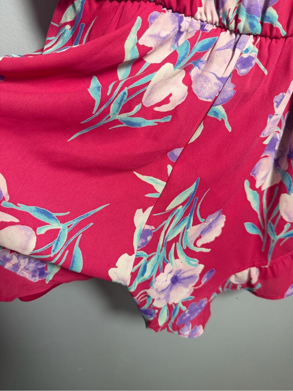 Everly Pink Floral Short Romper M - Picture 6 of 10